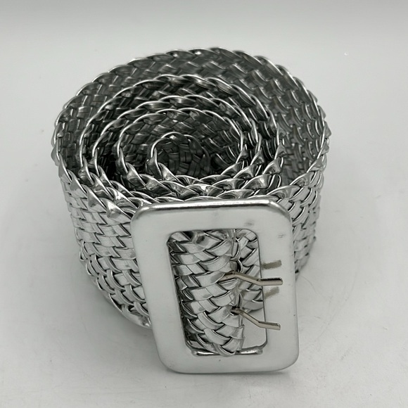 Silver metallic woven belt with rectangular buckle - Picture 3 of 6
